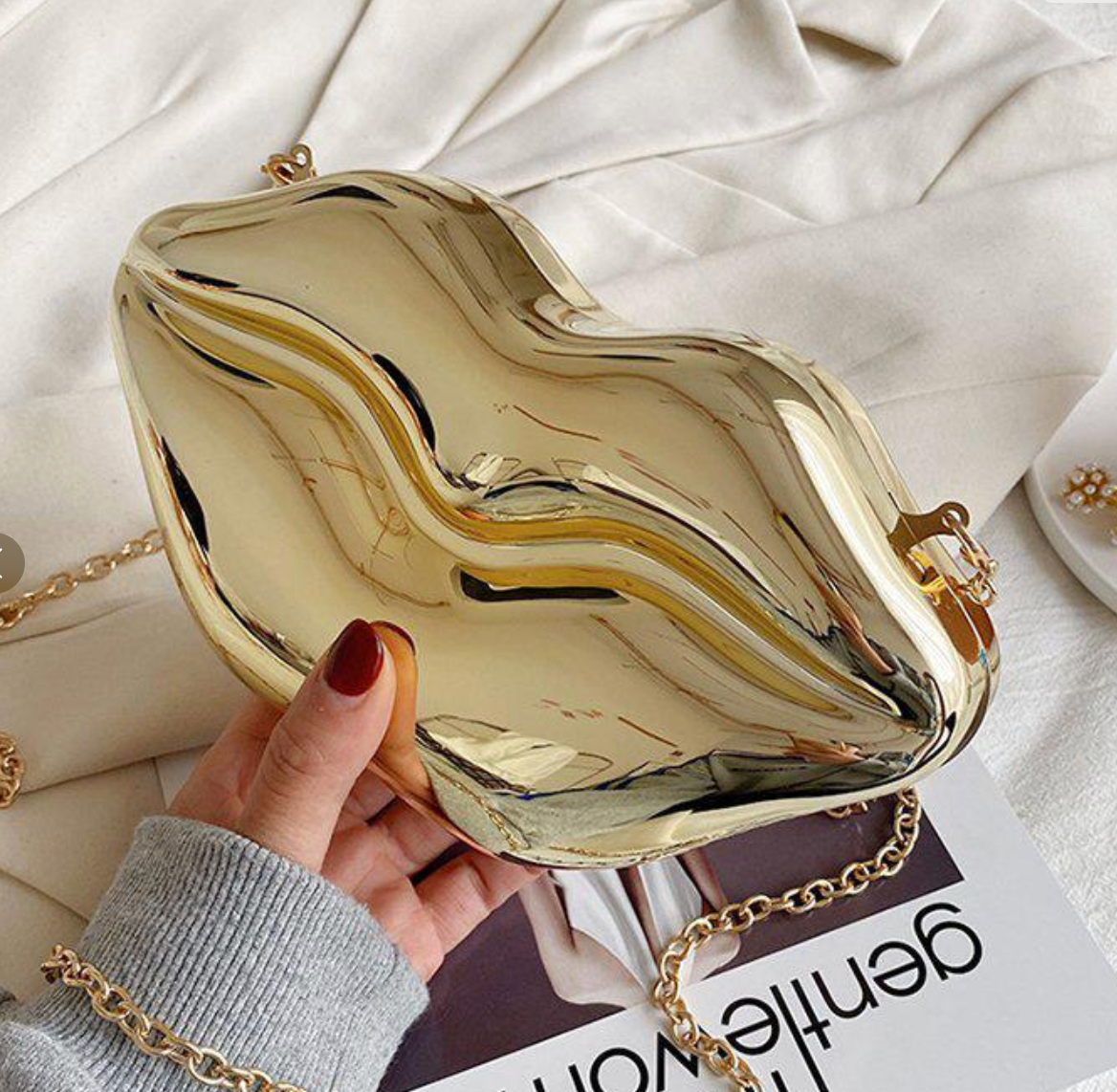 Lips Shaped Metal Hand Bag in Gold